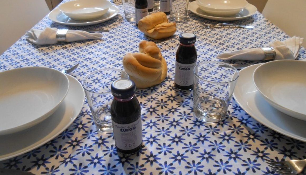 Zuegg tavola con succo di frutta al mirtillo