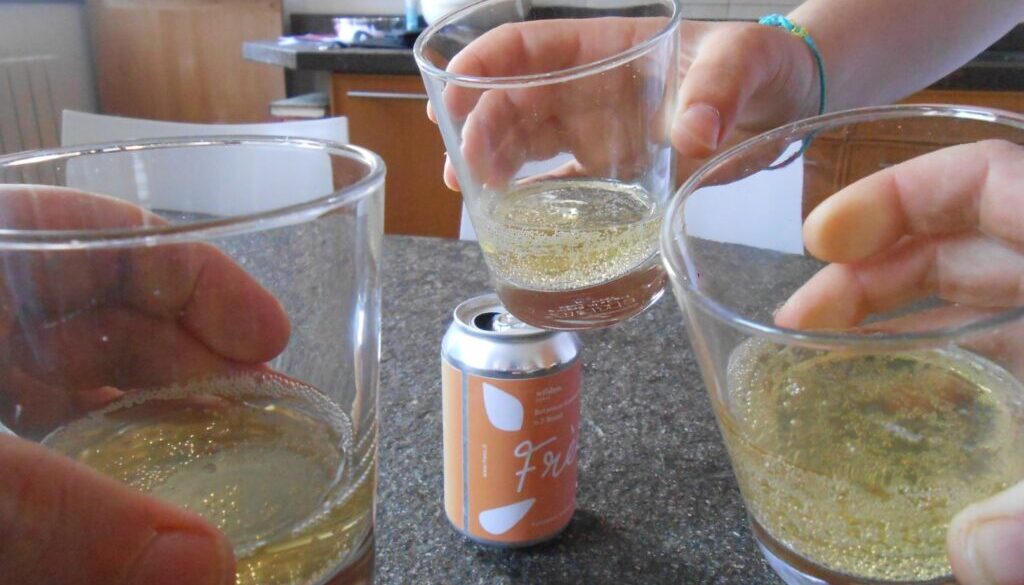 kombucha colore paglierino perlage intenso