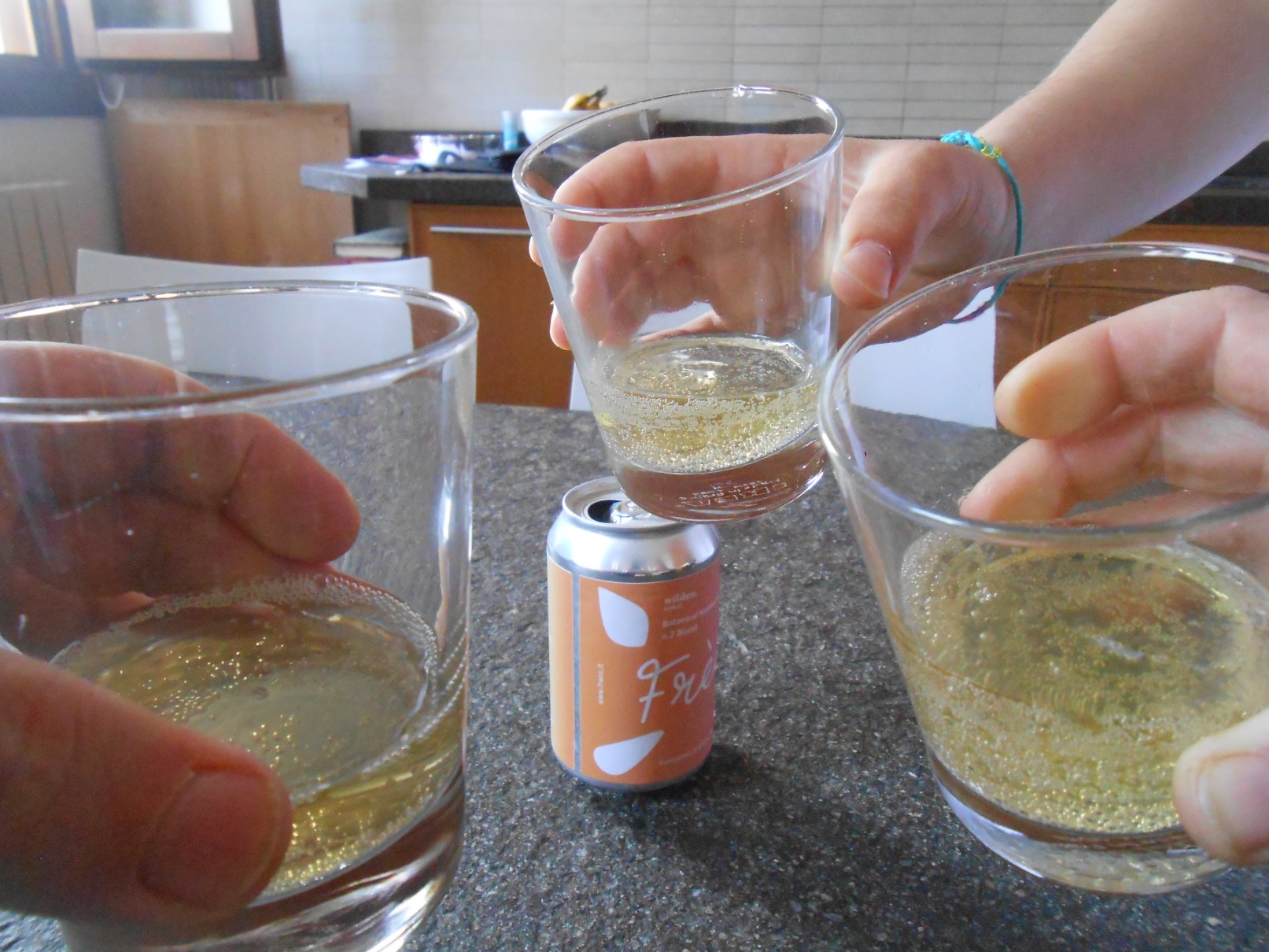 kombucha colore paglierino perlage intenso