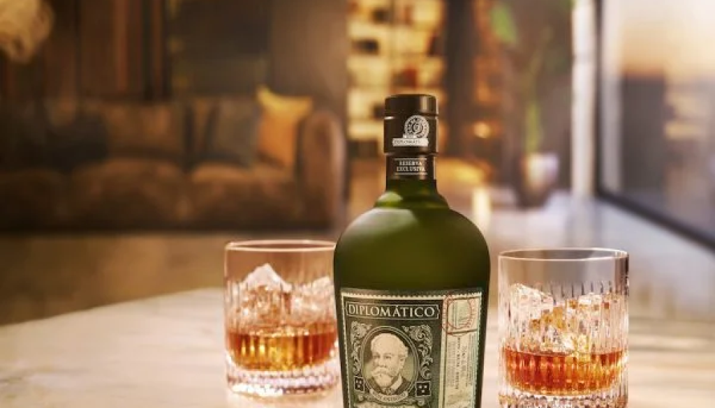 Diplomatico_Reserva-Exclusiva_Ambientata