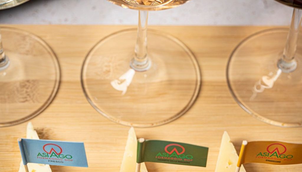 Abbinamento Asiago DOP-vino